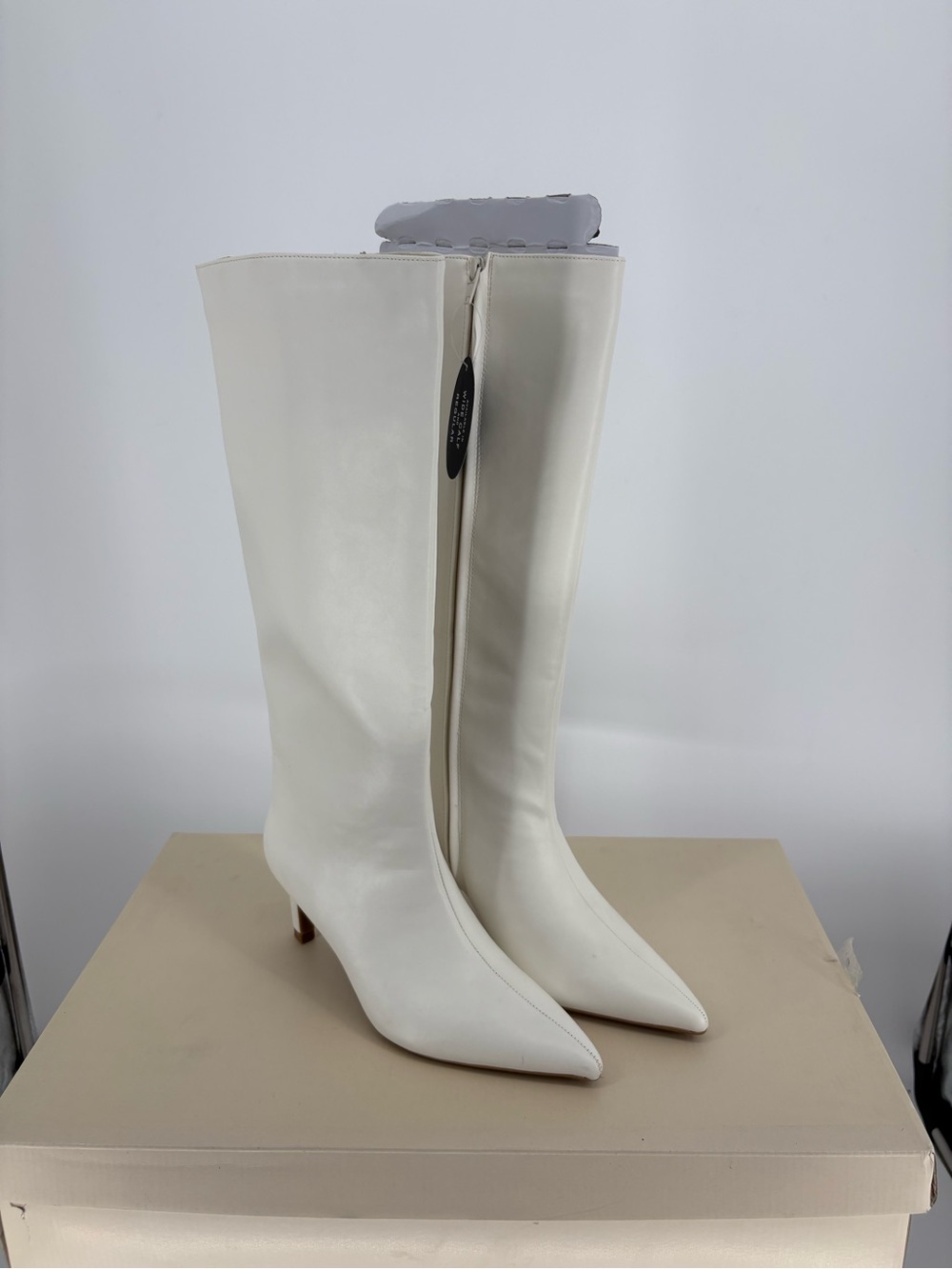 New ON 34th RACHELLEPWhite Knee-High Pointed Toe Boots Size 7M